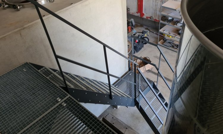 Construction et pose d'un escalier industriel à Saint Remèze  
